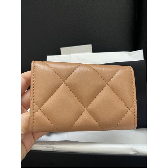 CHANEL 19 Flap Card Holder - Picture 7 of 7